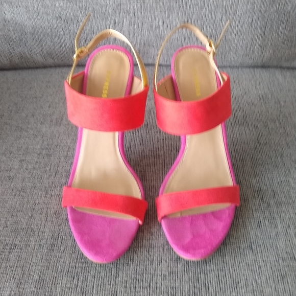 Express Color-Block Heels - Picture 2 of 2